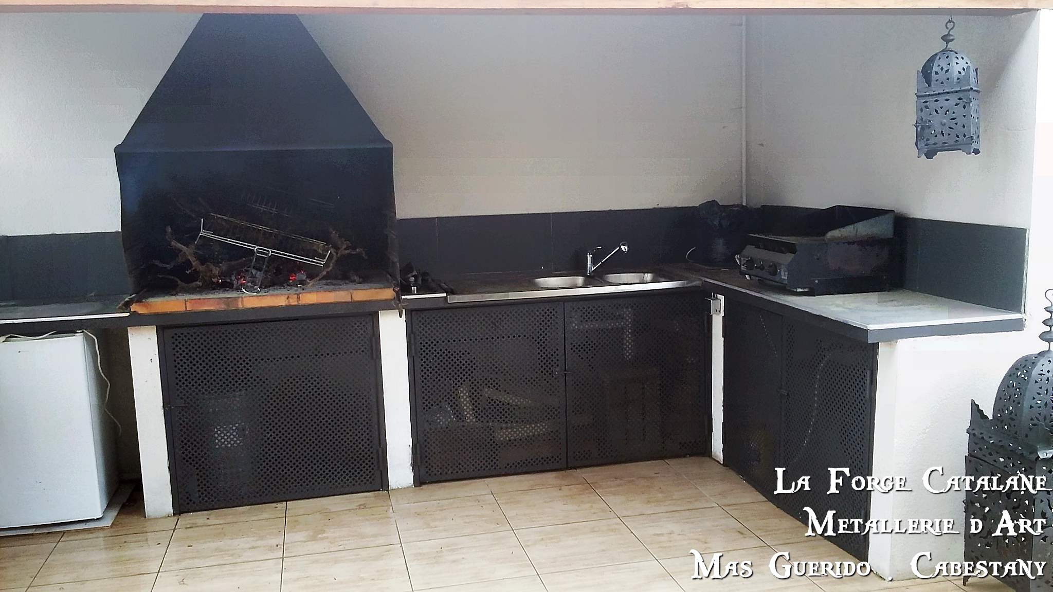 porte sous barbecue tole perforee fer Forge Catalane Cabestany (2).jpg